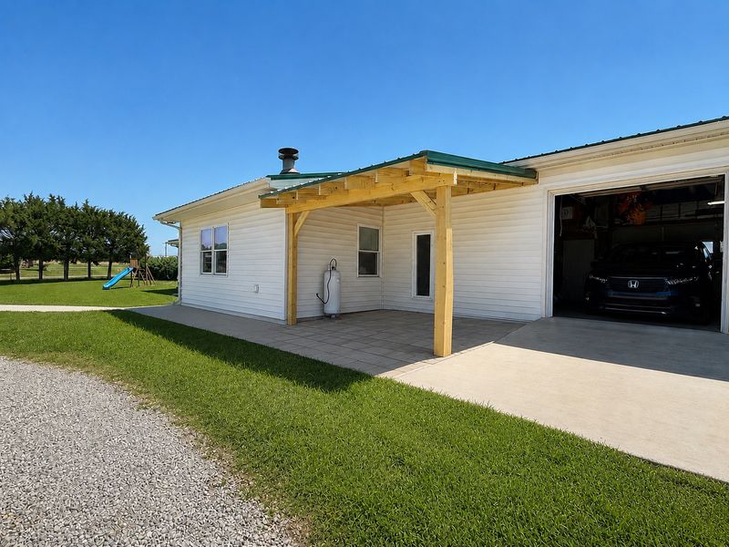 Garage, Car Port & Shop