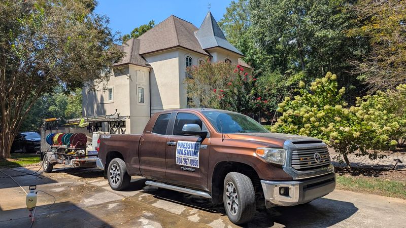 Driveway and Sidewalk Cleaning