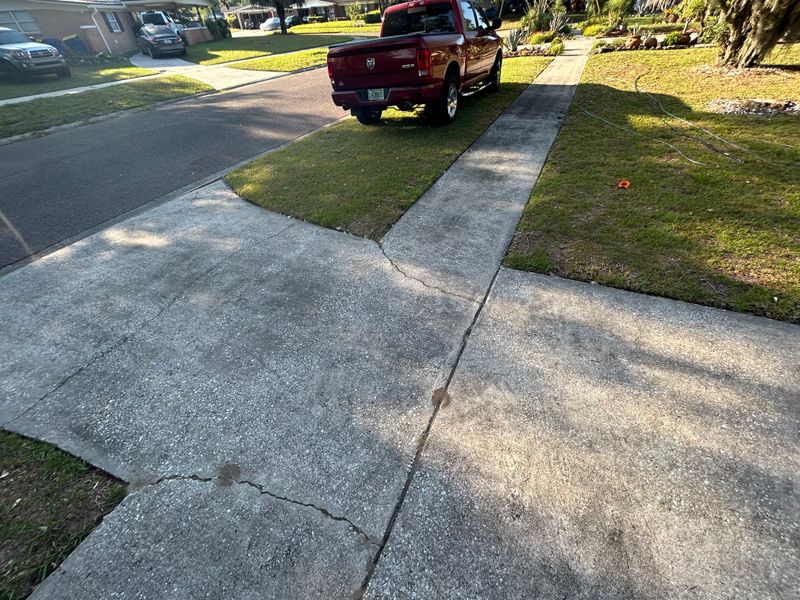 Driveway and Sidewalk Cleaning