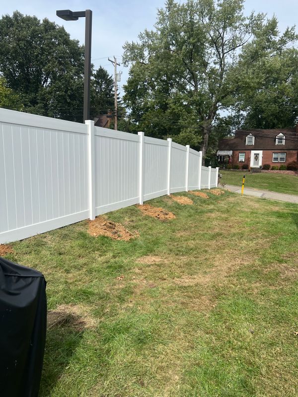 Transformative Fence Installation in a Picturesque Neighborhood