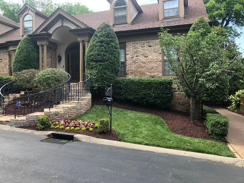 Mulch and Landscape Bed Maintenance 