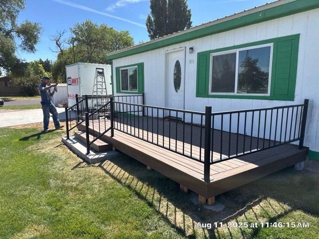 Custom decks & handrails