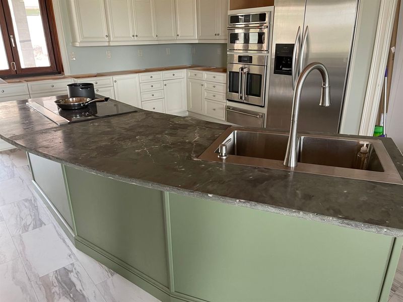 Outdoor Kitchens & Countertops
