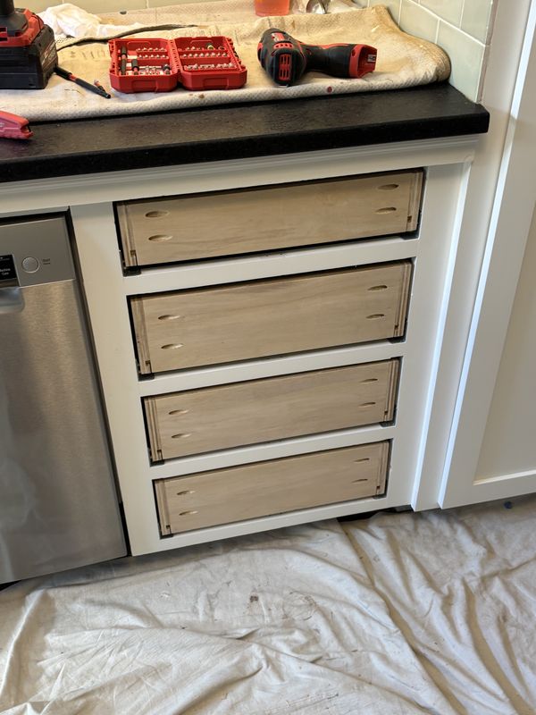 FINISH CARPENTRY & CUSTOM WORK