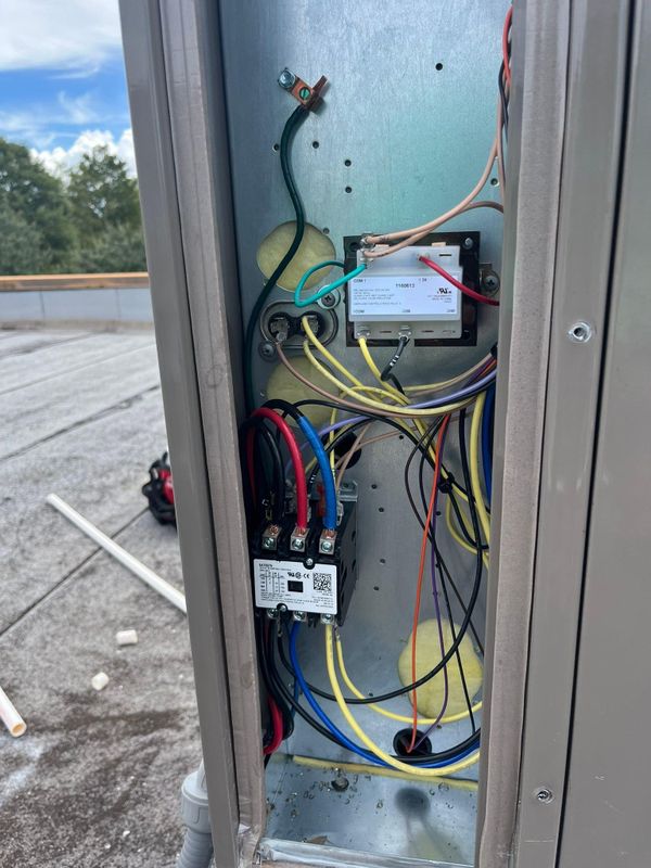 Circuit Breaker Installation and Repair