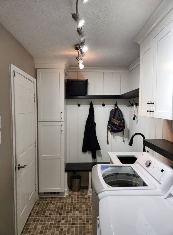 Laundry Rooms & Closets