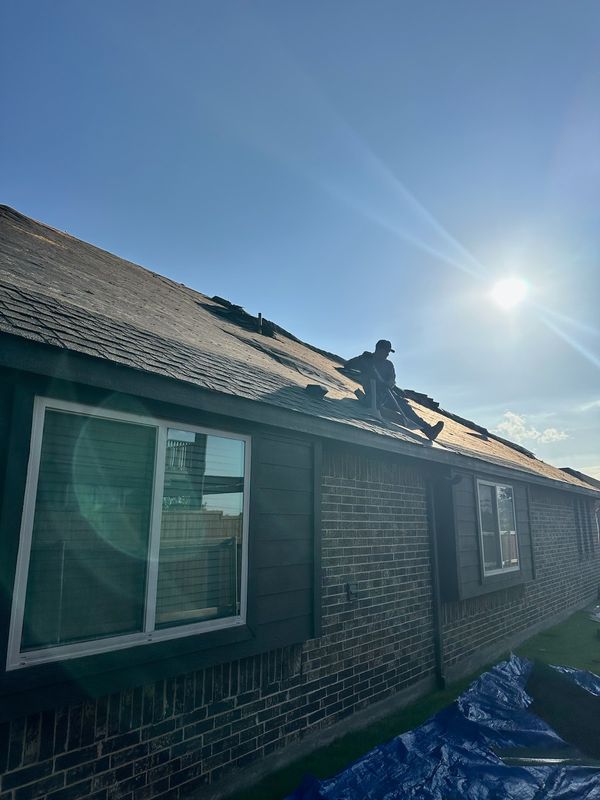 Roof Installation - IKO Cambridge class 3 laminate shingle