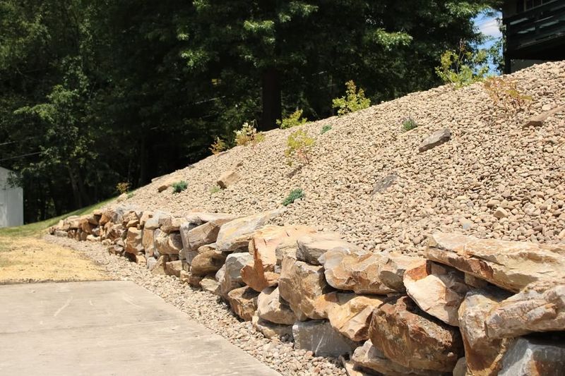Hardscaping & Retaining Walls