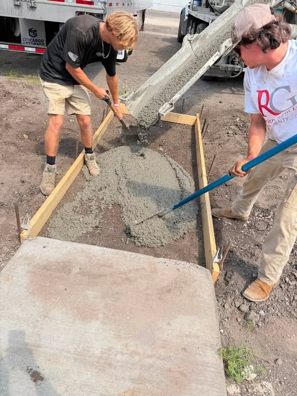 Concrete Sidewalks & Walkways