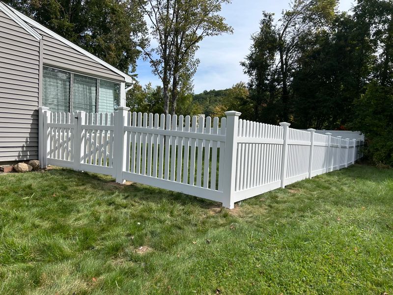 Transform Your Yard with a Stunning Vinyl Fence