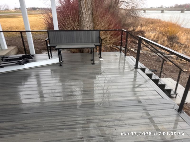 Custom decks & handrails