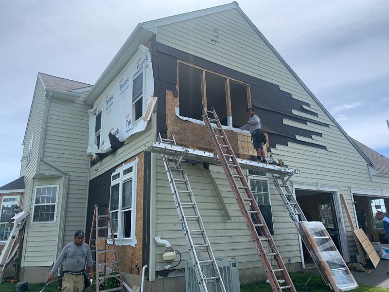 Laxs dr - windows, siding 
