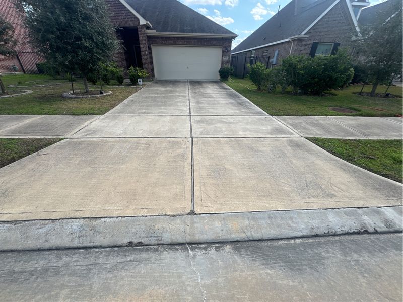"Revitalized Curb Appeal: Power Pressure Wash Transforms Lake Shore Harbour Driveway and Walkways in Missouri City"