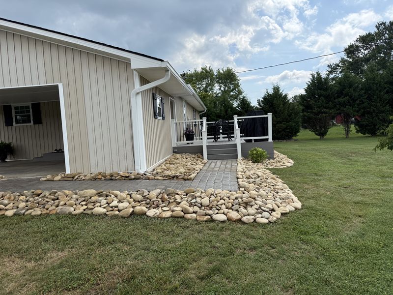 Natural Stone Hardscape