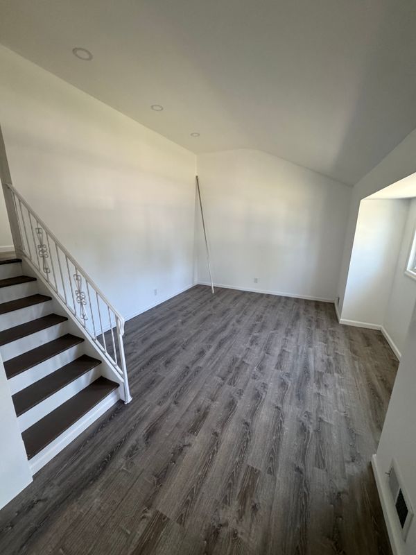 Vinyl and hardwood Flooring