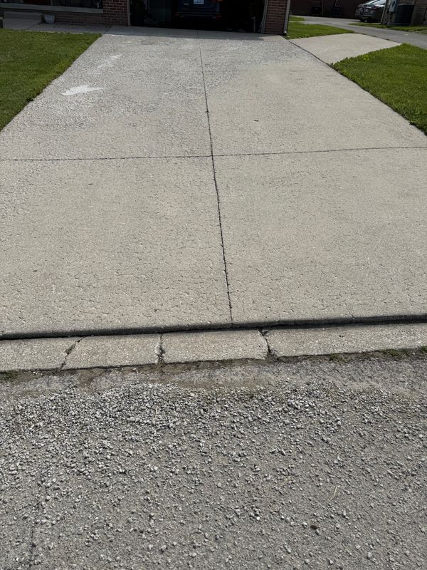 Driveway & Sidewalk Cleaning