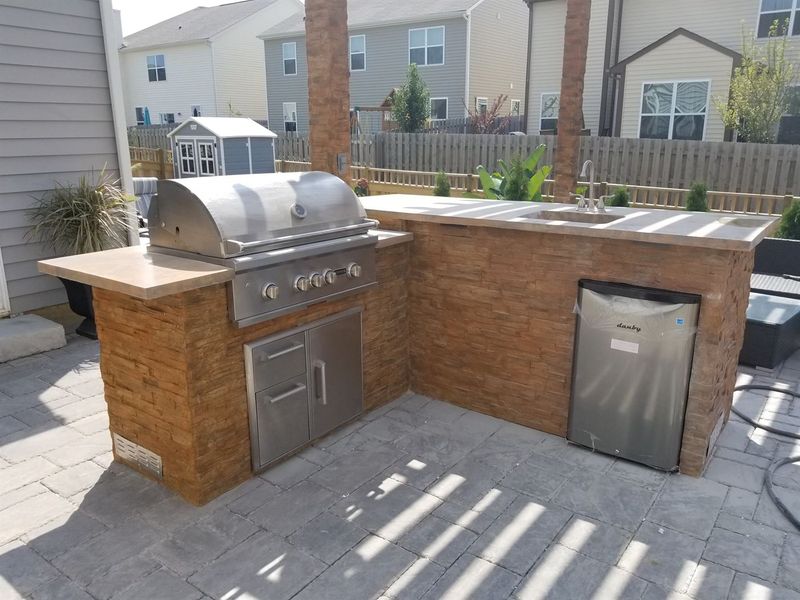 Outdoor Kitchens & Countertops