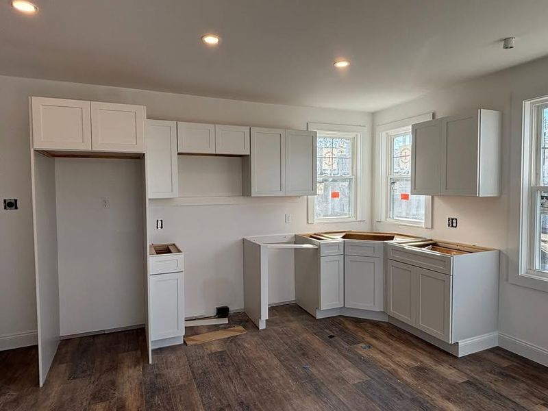 FINISH CARPENTRY & CUSTOM WORK