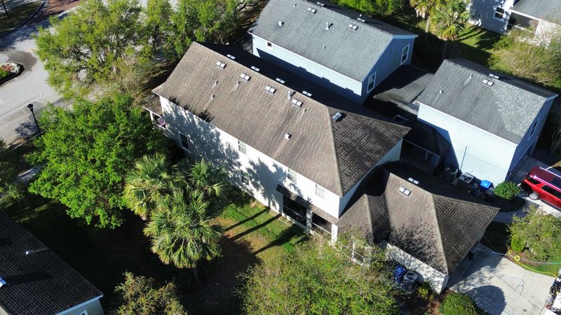 Revitalizing Roofs and Grounds: Blue Stream's Expert Pressure and Soft Washing Transformation in Fish Hawk Ranch, Lithia FL