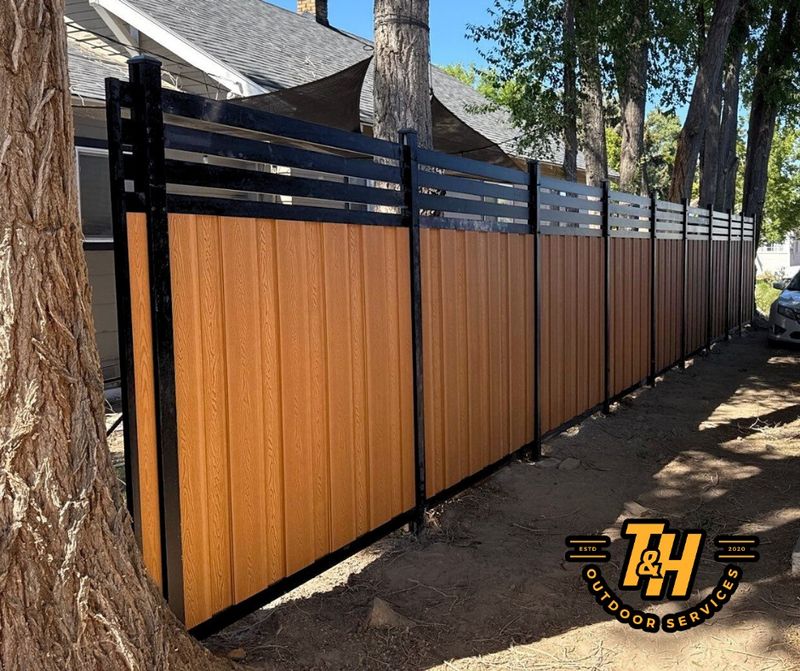 Wood Privacy Fence 
