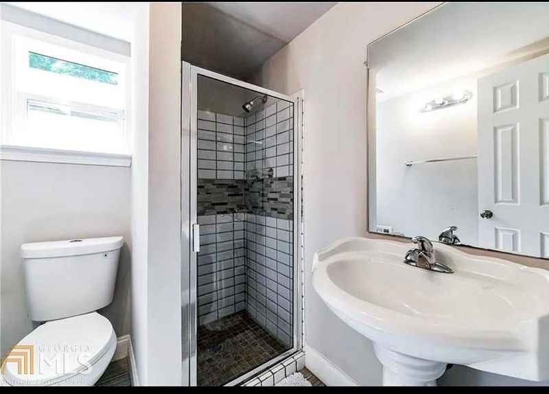 "Atlanta Oasis: Stellar Contracting's Luxurious Bathroom Transformation"