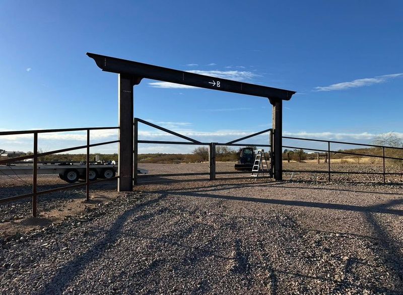 Custom Gates/Signs