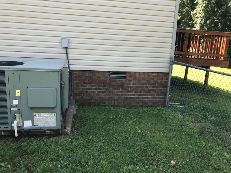 Revitalizing Curb Appeal: Oakland Power Washing's Stellar Transformation at 166 Brad Court, Clarksville