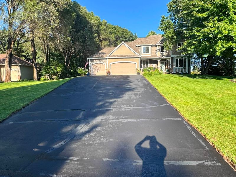 This afternoon we transformed this driveway in elk river. Let us transform yours next! Call or text us @ (763)-229-6101 thanks have a great day!
