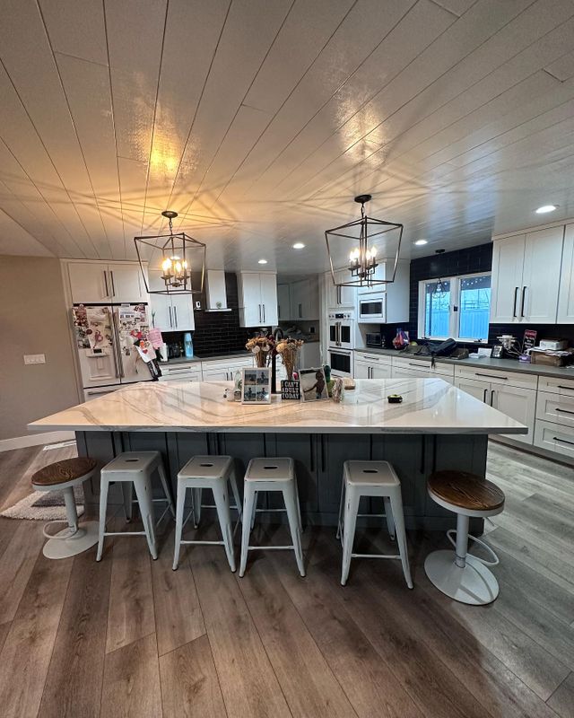 Kitchen and Cabinet Refinishing gallery