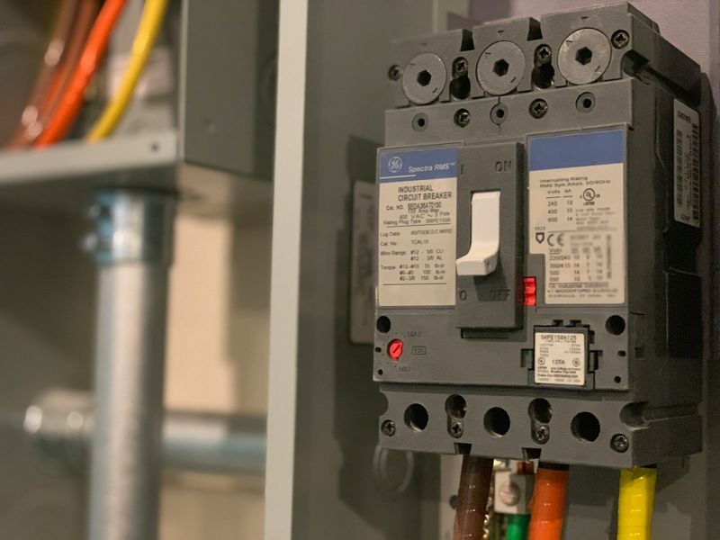 Circuit Breaker Installation and Repair