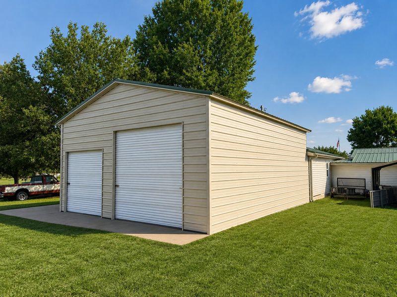 Garage, Car Port & Shop