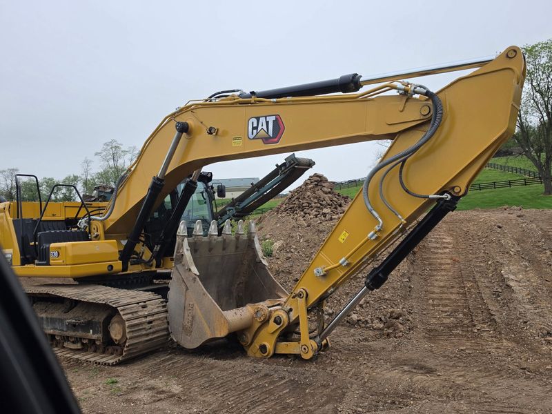 Hydraulic excavator for rent