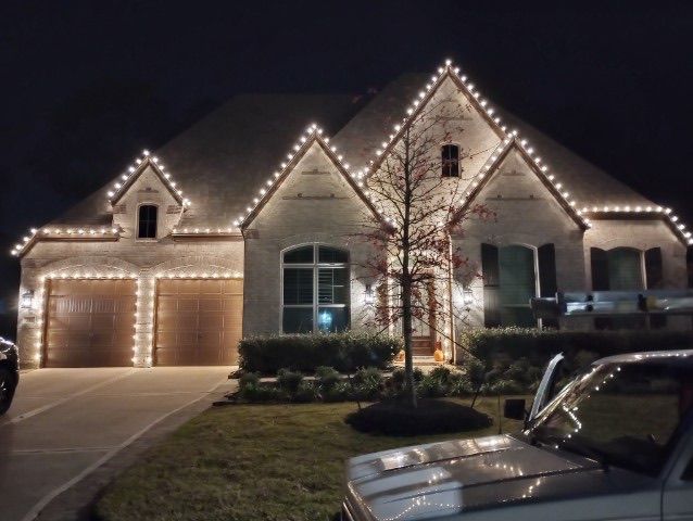 "Dazzling C9 Filament LED Masterpiece: Transforming Willis, TX with North Star Christmas Lighting"