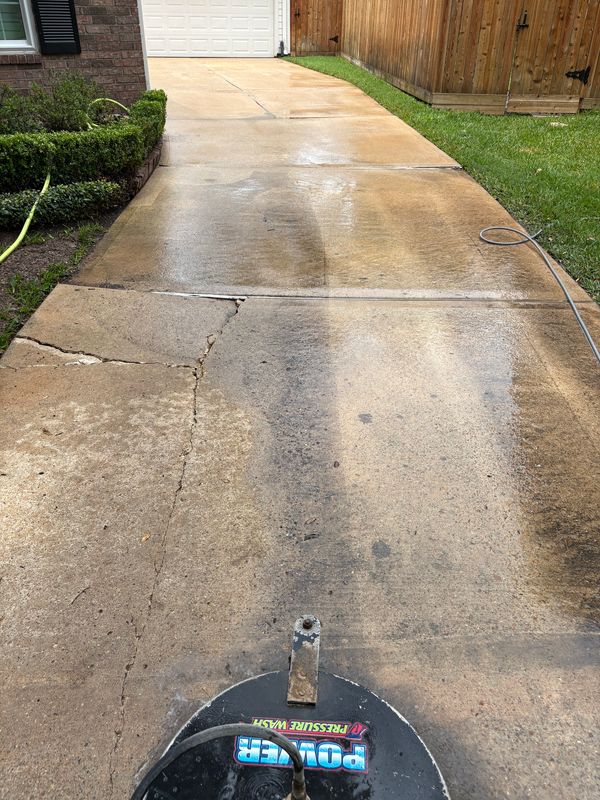 "Flawless Driveway Transformations: Power Pressure Wash's Seasonal Excellence"