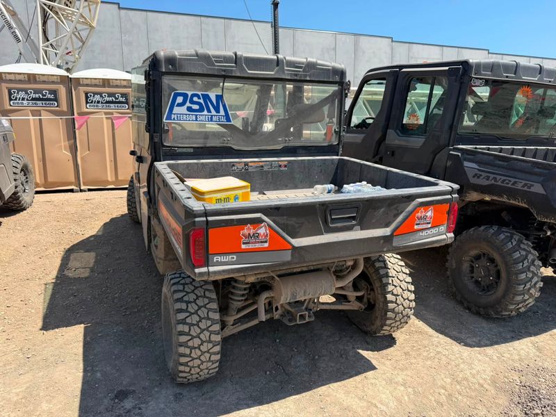 Side by side utility vehicle for rent