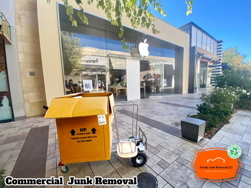Streamlined Commercial Space Transformation by Family Junk Removal in Santa Clarita
