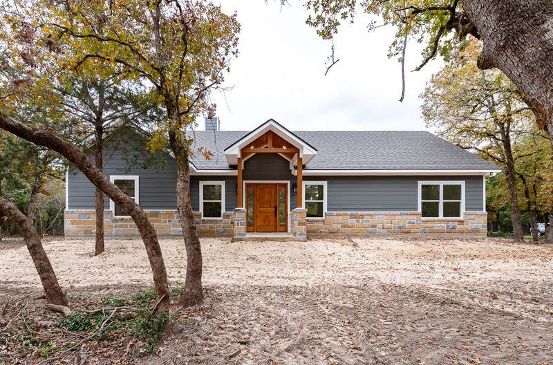 Radiant Retreat: A Country-Inspired Custom Home in Caldwell by CWC