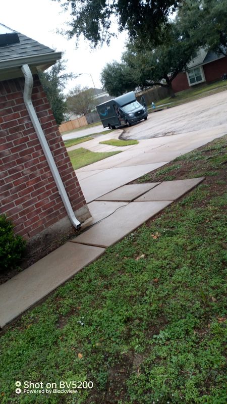 Driveway and Sidewalk Cleaning