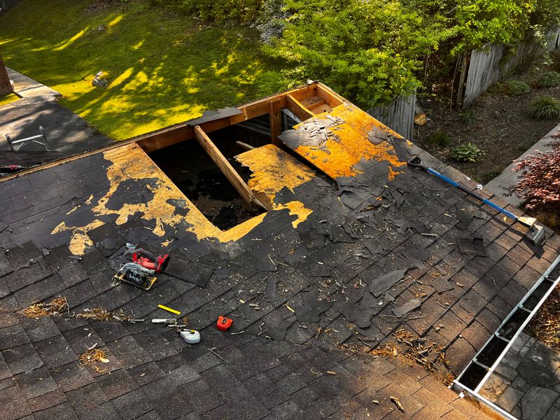 Elevating Elizabethton: Masterful Roof Repair by Lenichek & Co