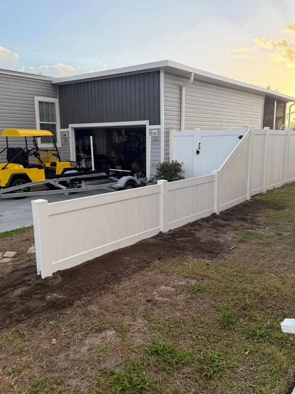 Stepped White Vinyl Privacy & Semi-Privacy Fence Installation: Port Charlotte, FL