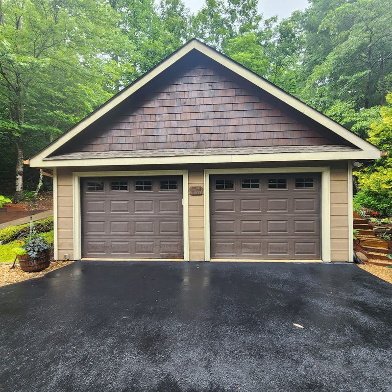 Driveway and Sidewalk Cleaning