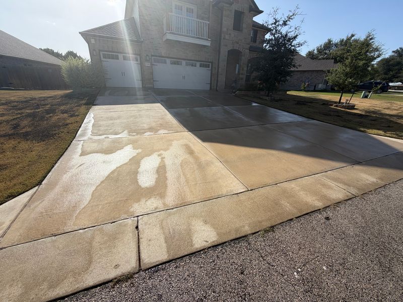 Driveway and Sidewalk Cleaning