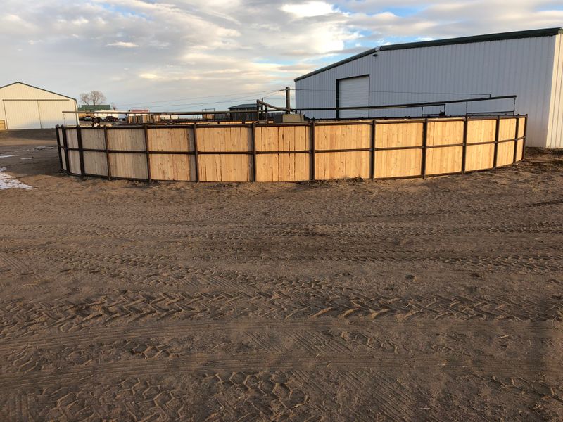 Working Arenas and Round Pens
