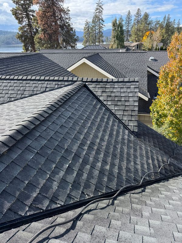 "Revitalizing Lakeshore Elegance: Swift Serve's Premier Pressure Washing Transformation in Coeur d'Alene"