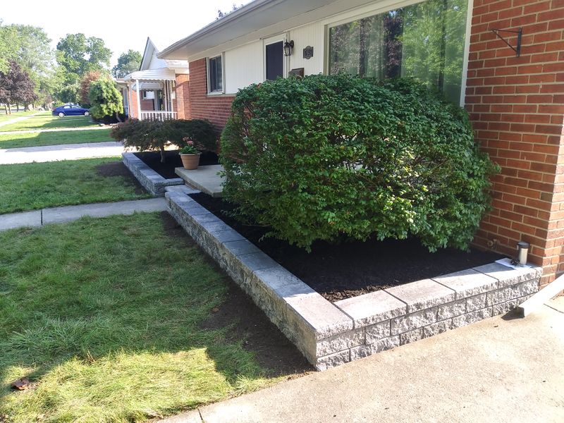 Retaining Wall & Paver Pilar Design & Construction