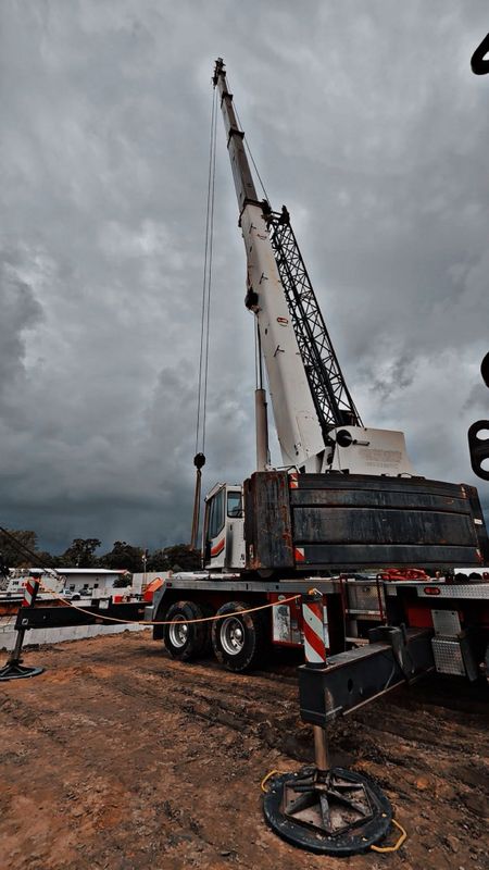 Link Belt HTC8690 90 ton crane