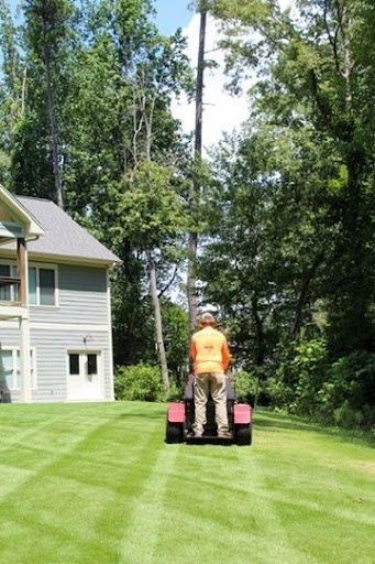 Full Service Lawn Maintenance