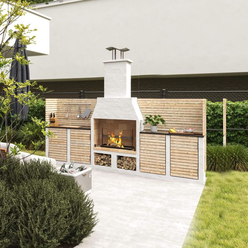 Outdoor Kitchens and Fireplaces