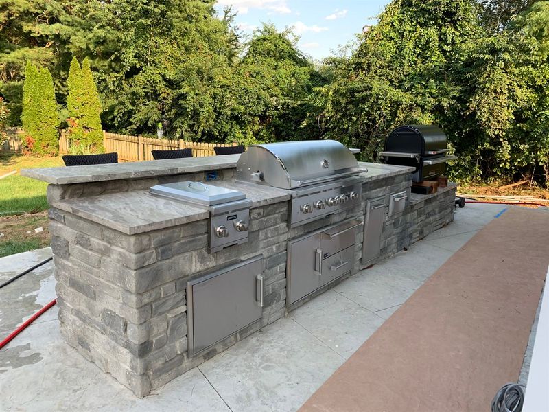 Outdoor Kitchens & Countertops