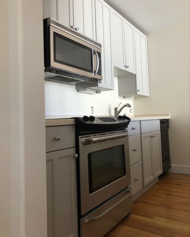 Kitchen & Bathroom Cabinet Refinishing
